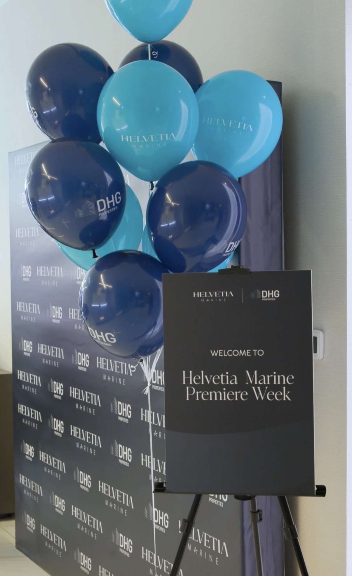 The welcome sign and balloons